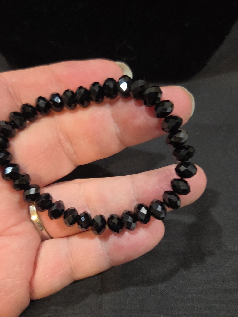 FACETED GLASS BEAD STRETCH BRACELET